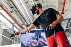 Monteringslinan för e-tron GT testas virtuellt med VR-teknik