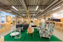 IKEA har lyckats nå lönsamhet för sin lilla second hand-butik på Retuna. Som ett nästa steg i satsningen låter IKEA butiken vara öppen fram till och med augusti 2025. Dessutom tar IKEA nu med sig alla lärdomar med sig till sina 21 varhus runt om i Sverige.