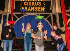 Jonglering på cirkusskolan. Foto: Pernille Tofte