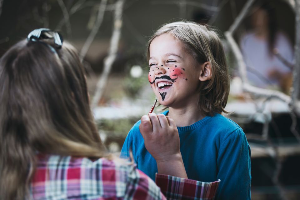 Ansiktsmålning under påsken på Skansen