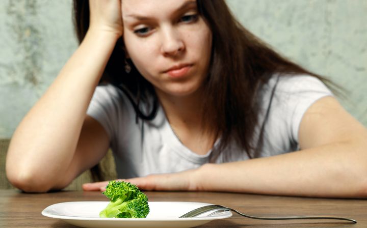 Överdriven självkontroll är vanligt bland personer med anorexia. En ny psykologisk behandling, baserad på dialektisk beteendeterapi, RO-DBT, har visat sig kunna vara gynnsam för denna grupp. Det framgår av en studie vid Akademiska sjukhuset/Uppsala universitet. Foto: genrebild