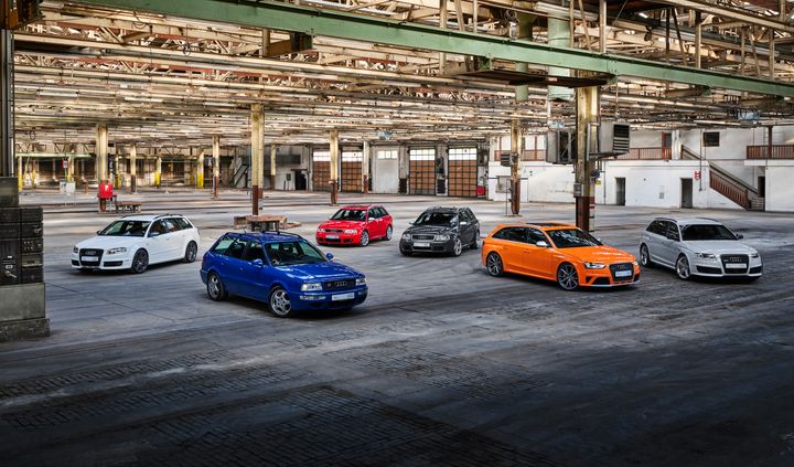Från vänster: Audi RS 4 Avant (Typ B7), Audi RS 2 Avant, Audi RS 4 Avant (Typ B5), Audi RS 6 Avant (Typ C5), Audi RS 4 Avant (Typ B8), Audi RS 6 Avant (Typ C6)