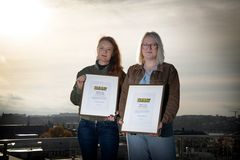 Malin Crona och Lisa Svensson tilldelas Årets Klimatpris 2022. Foto: Jerker Ivarsson/Aftonbladet