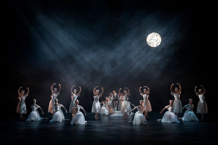 Kungliga Baletten - gala. På bilden Les Sylphides. Foto Kungliga Operan/Markus Gårder