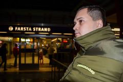 Farstalyftet är en trygghetsskapande kraftsamling mellan Farsta stadsdelsförvaltning, Familjebostäder och Stiftelsen På Rätt Väg. Fotograf: Anders Hammarström Bilden får inte användas kommersiellt