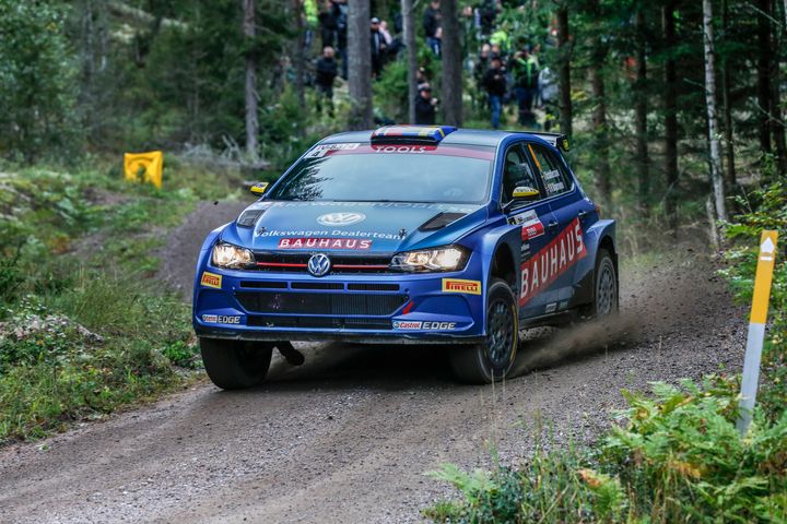 Johan Kristoffersson tappade tid på lördagsmorgonen, men körde desto fortare under eftermiddagssträckorna i East Sweden Rally.