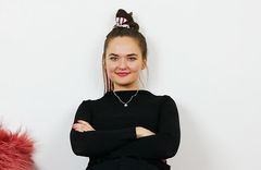 Programledaren och bloggaren Hanna "HanaPee" Persson ny ambassadör för Plan International Sverige