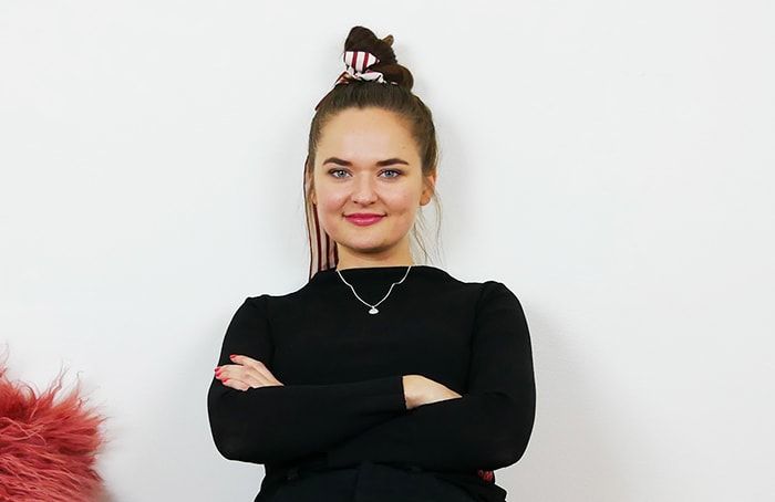 Programledaren och bloggaren Hanna "HanaPee" Persson ny ambassadör för Plan International Sverige