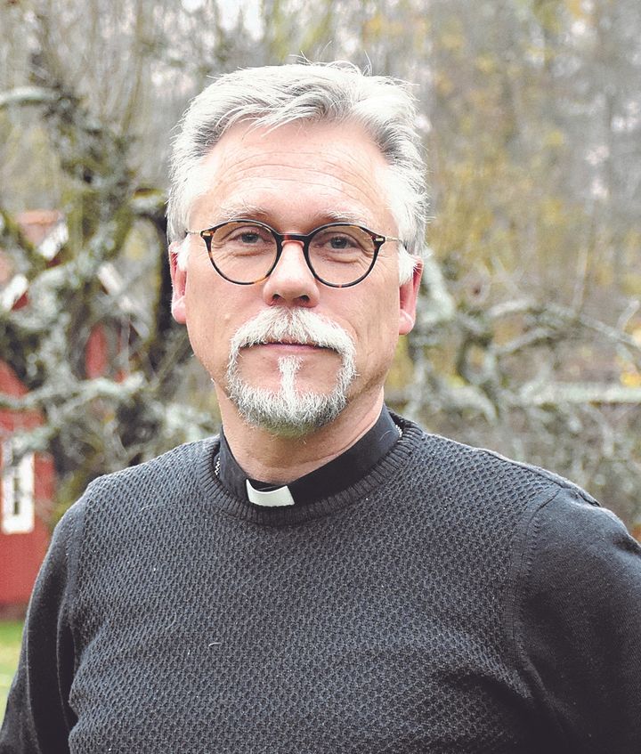 Lói Stefansson välkomnas som kyrkoherde i Uppvidinge pastorat. Foto: Louise Wargklev