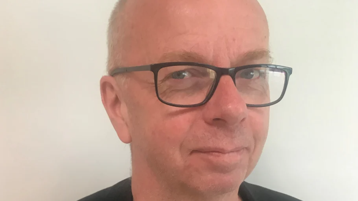 Stefan Ljungdahl, förstelärare på Enbacksskolan i Tensta, har fått Svenska Akademiens svensklärarpris.