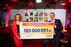 105 miljoner kronor delades ut till grannar i Ängelholm idag. Rickard Sjöberg och Sandra Dahlberg ledde inspelningen från en studio i Stockholm.