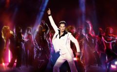 David Lindgren spelar  John Travoltas roll i Saturday Night Fever på China Teatern i Höst