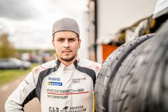 Lukas Sundahl har vunnit Porsche Carrera Cup Scandinavia fyra gånger, men saknar som synes inte motivation och vilja att vinna mästerskapet en femte gång.  Foto: Armin Hadzic