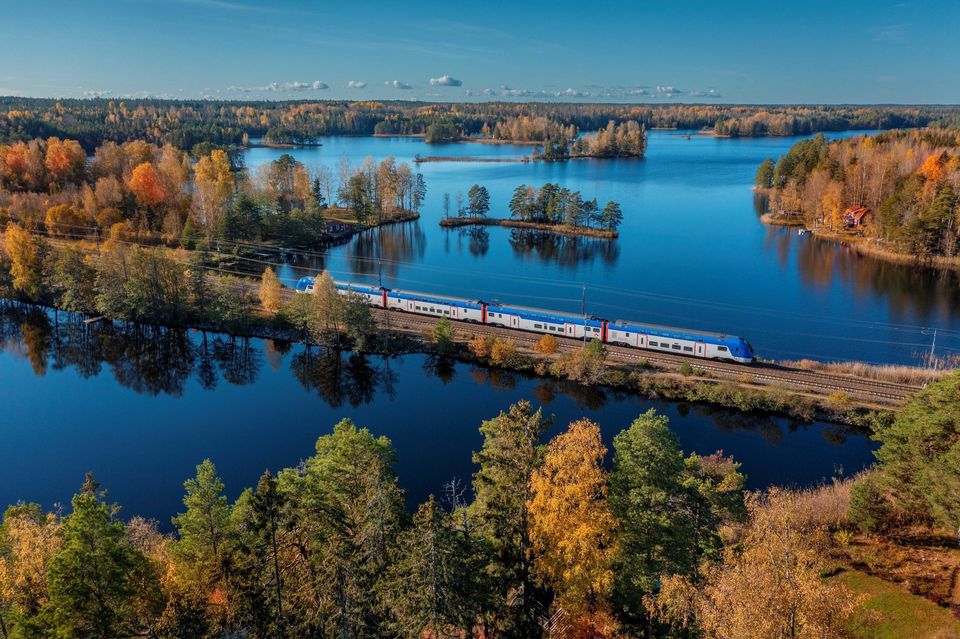 Mälartåg dubbeldäckare höstbild