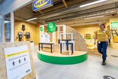 IKEAs allra första renodlade second hand-butik fungerar som testbädd där idéer, nya arbetssätt och samarbeten provas i praktiken. Foto: Henrik Mill.