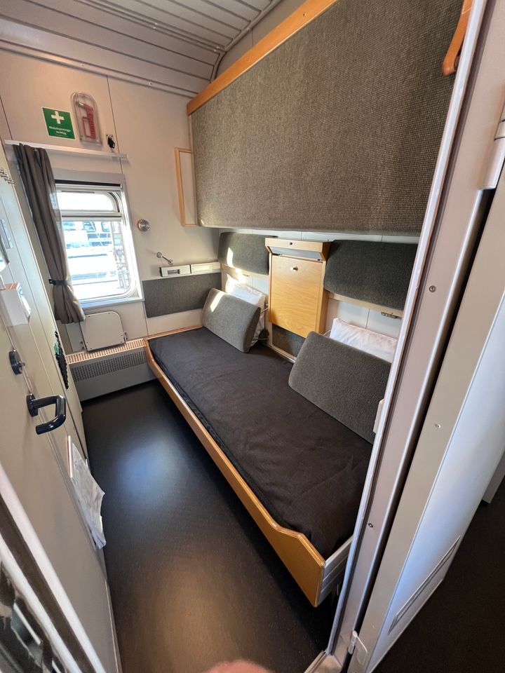 1 klass sovkupé för en eller två resenärer med toalett och dusch i kupén