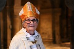 Christina Odenberg är den första kvinnan som blev biskop i Svenska kyrkan. Hon var också den första kvinnan att tjänstgöra som biskop vid en prästvigning. Foto: Camilla Lindskog