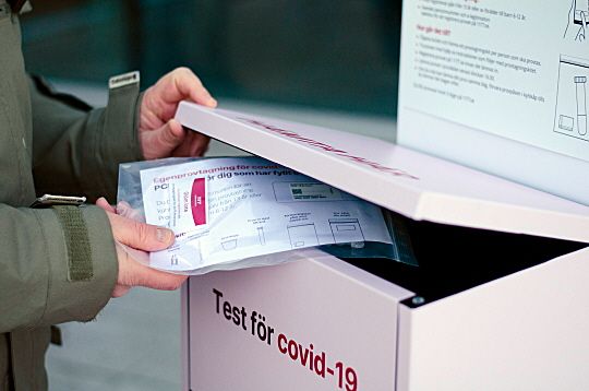 Så här ser lådan där man hämtar och lämnar testkitet ut.