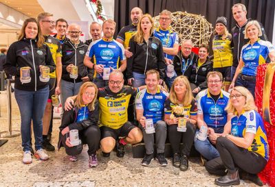 Team Rynkeby och Ride of Hope Europe vid ett gemensamt insamlingsevent i Nordstan i december 2016.