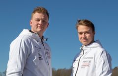 Svenska racingstjärnor jagar svenska och internationella framgångar i Porsche Mobil 1 Supercup! Robin Hansson och Pontus Fredricsson från Fragus Motorsport genomför historisk ”dubbel” och kör både Porsche Mobil 1 Supercup och Porsche Carrera Cup Scandinavia 2020.