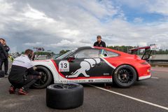 Prins Carl Philip är redo för comeback i Porsche Carrera Cup. Premiärracen körs i Falkenberg lördagen den 18 juli. Foto: Micke Fransson