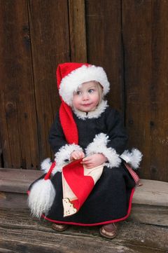 Kerstin tomtenissa. A Christmas girl. Foto: Marie Andersson/Skansen