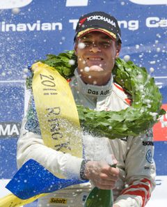 Fredrik Ekblom är en av de mest framgångsrika och rutinerade förarna i svensk motorsporthistoria. På meritlistan finns bl.a. racesegrar i F3000, klassegrar i 24-timmars på Daytona och Nürburgring, fabriksförarkontrakt i American Le Mans Series och förarinsatser i Indycar. I Sverige är han framförallt känd för framgångarna i Touring Cars med tre mästerskapssegrar i STCC och en titel i TTA-mästerskapet. Foto: Bildbyrån