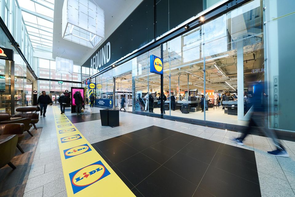 Välbesökt premiär för Lidl i Kista Galleria Lidl Sverige