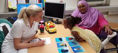 En ny forskningsstudie visar att språkscreening av flerspråkiga barn med fördel kan göras redan vid 2,5 års ålder, men då krävs en modifierad metod där hänsyn tas till både barnets modersmål och svenska. Fotograf: Maria Khaledian