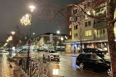 Den nya belysningen längs Centralvägen i Upplands Väsby.
