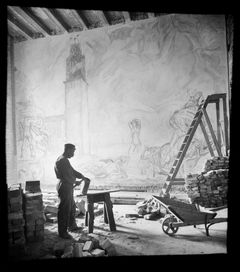 Murare i arbete i Blå rummet i Stadshuset. I bakgrunden syns Axel Törnemans al secco-målning. 1922. Okänd fotograf, bild från Stadsmuseet.