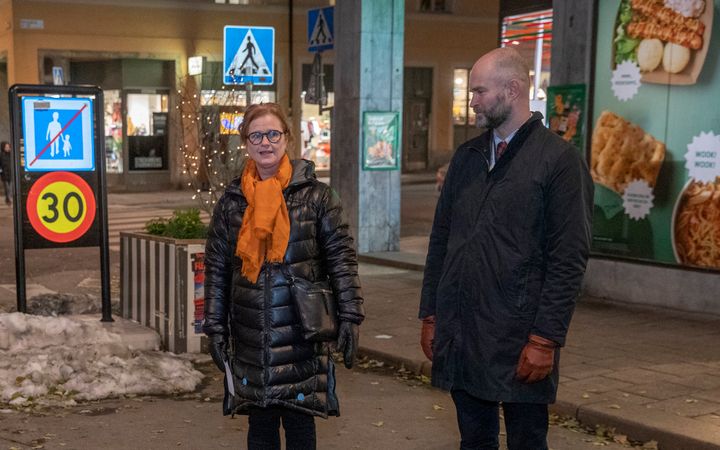 Pia Karlsson och Lars Strömgren inviger årets vinterplatser. Foto: Lennart Johansson