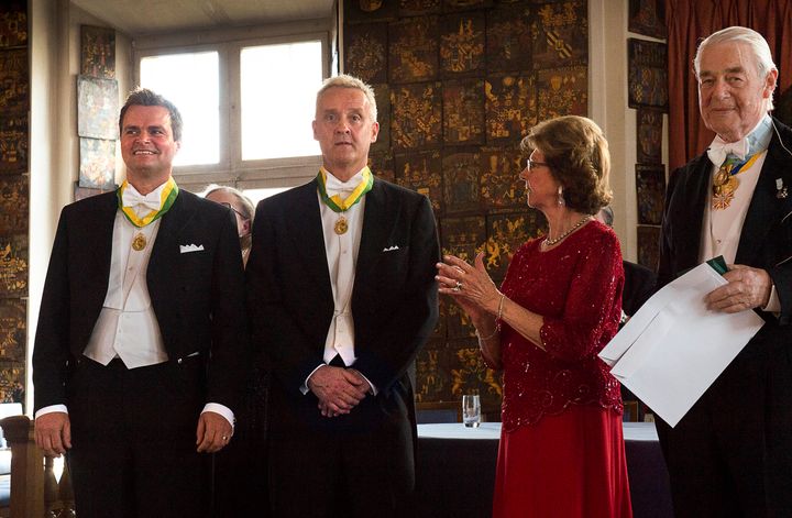 Medaljörerna Torbjörn Bäck och Thomas Karlsson, Prinsessan Désirée ordförande Johan Nordenfalk resp akademisekretare Marianne Reuterskiöld.