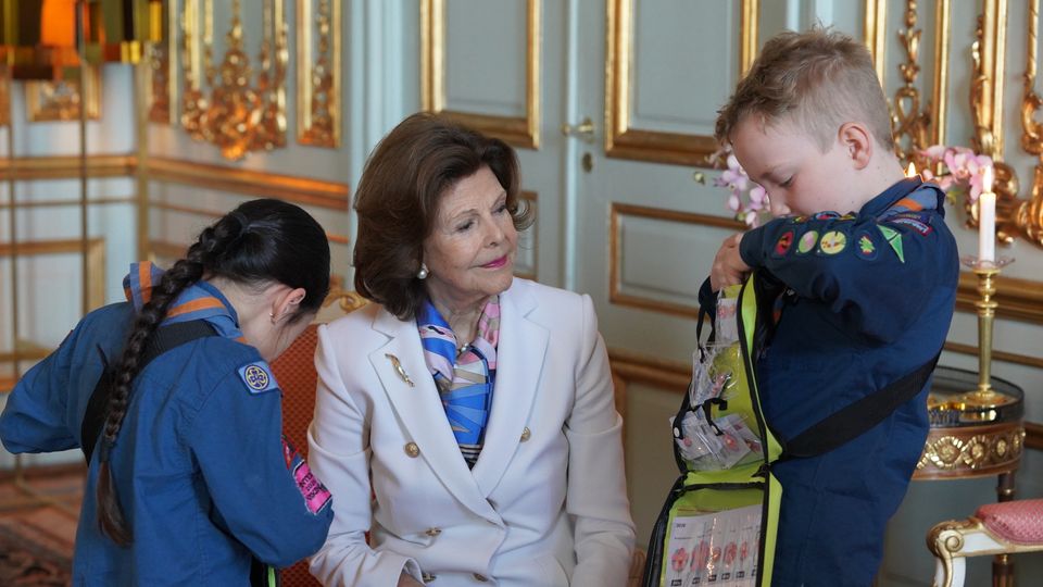 Drottningen köper majblommor 2026