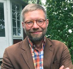 Alexander Andrée är klassisk filolog verksam i Lund, Stockholm och Toronto. Han tilldelas Natur & Kulturs populärvetenskapliga arbetsstipendium 2022.