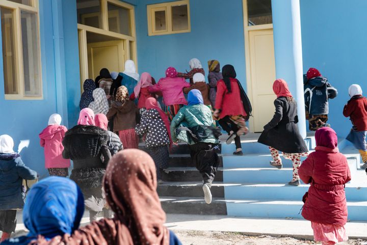 Elever på en skola i Yrskin i norra Afghanistan och som drivs av Svenska Afghanistankommittén. Foto: Kajsa Waaghals.