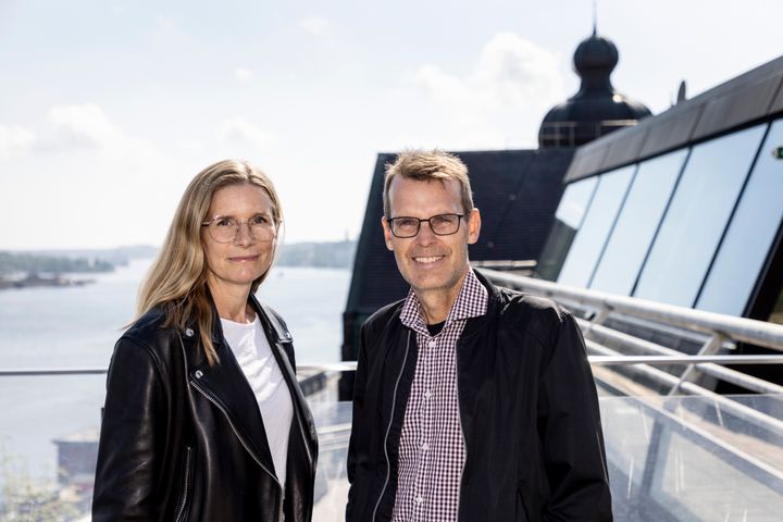 Sara Perers och Tobias Röstlund på TT Nyhetsbyrån i samband med lansering av Mediebanken. Foto Christine Olsson/TT