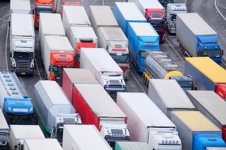 Transportstyrelsen har slutredovisat ett regeringsuppdrag med förslag för att höja säkerheten för korta dragbilar.