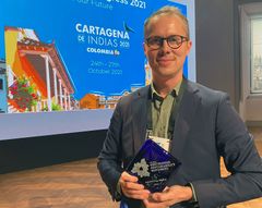 Fredrik Lundgren, Gothenburg Convention Bureau, with the award.