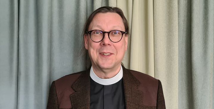 Stefan Andersson har varit verksam som präst sedan 2004. I februari tog han över ledningen för Timrå församling. Foto: Hanna Henning