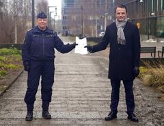 Anna Ohlsson, chef för lokalpolisområde Södra Roslagen och Erik Andersson (M), kommunstyrelsens ordförande.