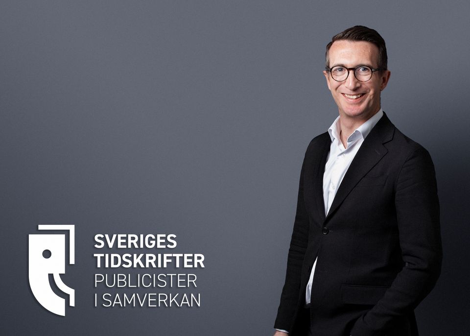 James Savage med logotype