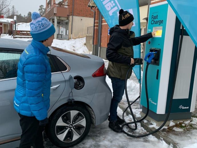 Lena Persson från Jämtkraft och Daniel Danielsson från Åre Kommun