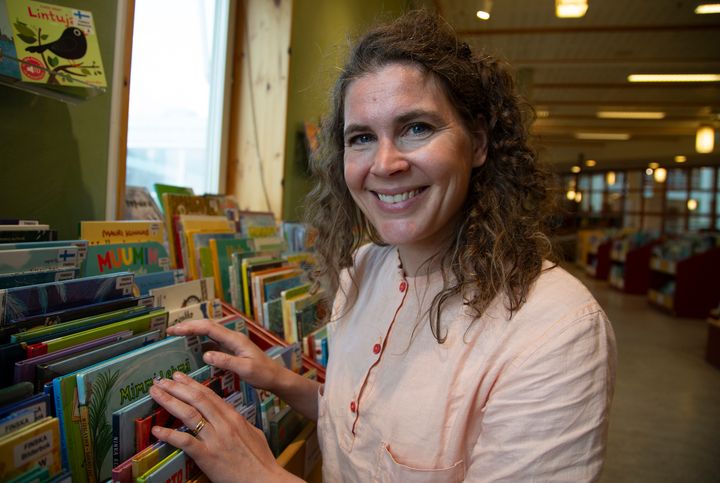 Anna-Maria Wedman samordnar Örnsköldsviks biblioteks satsning riktad till nationella minoriteter