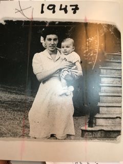 Amelia Adamo med sin mamma Elda Mucci. Foto tillhör Amelia Adamo.