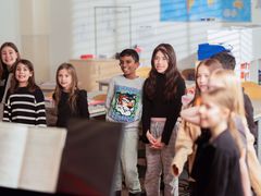 I projektet Sångigång får barn i klasserna F-3 träffa musiker och pedagoger från Svenska kyrkan vid minst fyra tillfällen per läsår. Foto: Christopher Schauz.