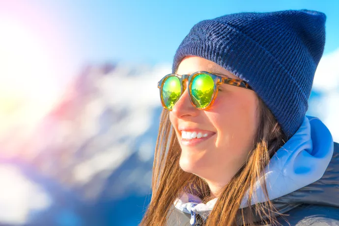 Att använda solglasögon är viktigt även under vinterhalvåret