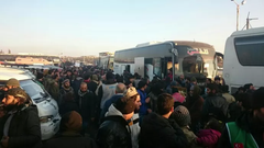 Syrier evakueras i Ar-Rashdeen. Foto: OCHA