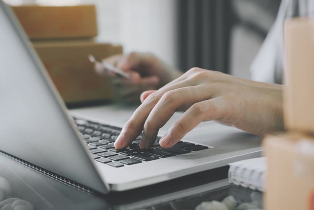 E-handeln minskade med 2 procent i april