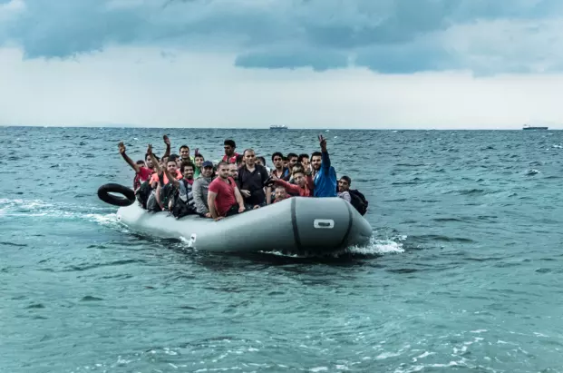 Syriska flyktingar i en båt utanför Lesbos i Grekland. Foto: UNHCR / Jowan Akkash